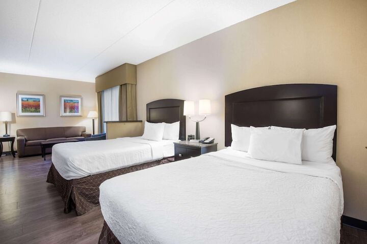 2 Double Beds Mobility Accessible Studio Suite with Sofa Bed (4 of 6)
