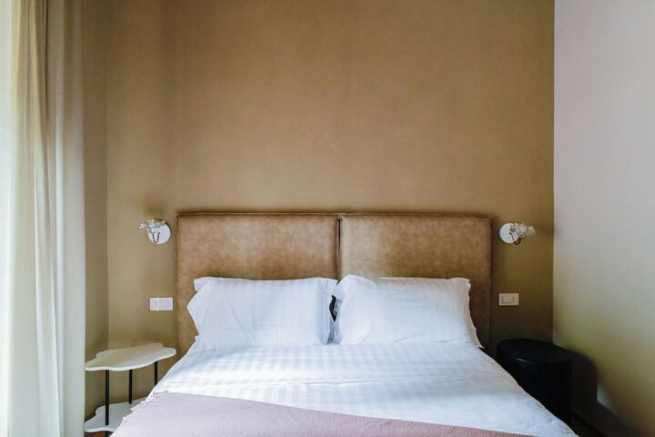 Room 17 of 163