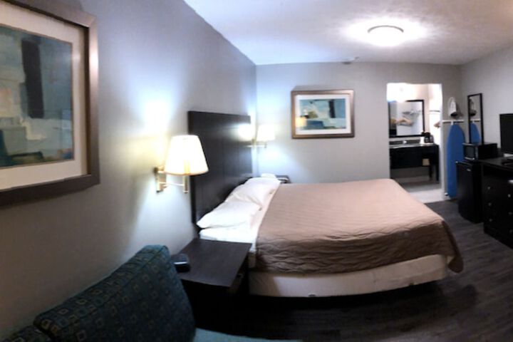 1 King Bed | (7 of 19)