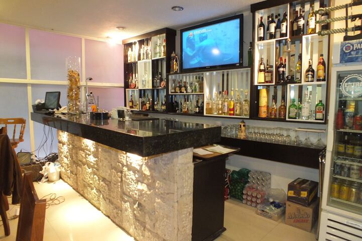 Lounge 44 of 52