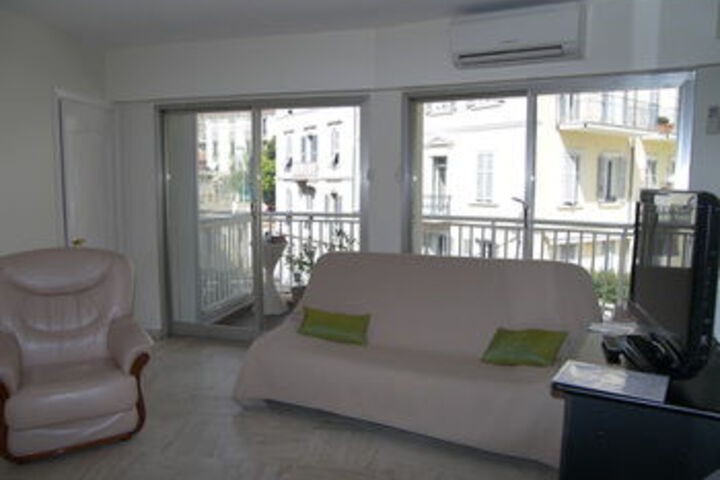 Room 11 of 25