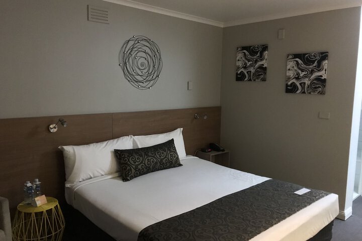 Room 6 of 74