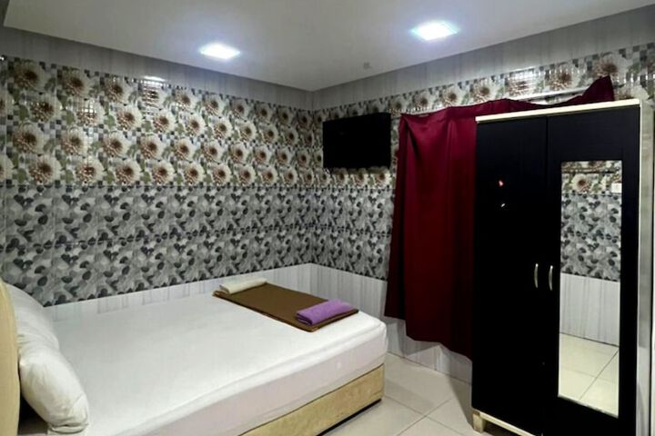 Room 4 of 24