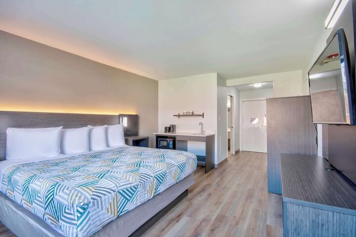 Room 8 of 25
