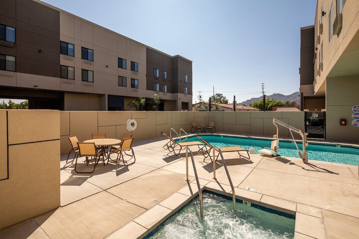 Pool 38 of 60