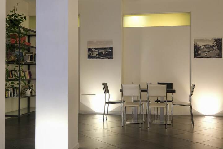 Lounge 96 of 102