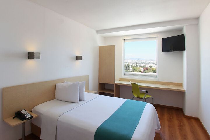 Room 9 of 42