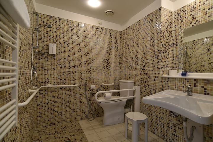 Room 44 of 74