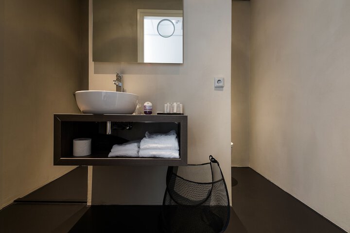Room 48 of 106