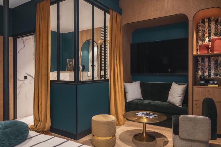 Room 33 of 85