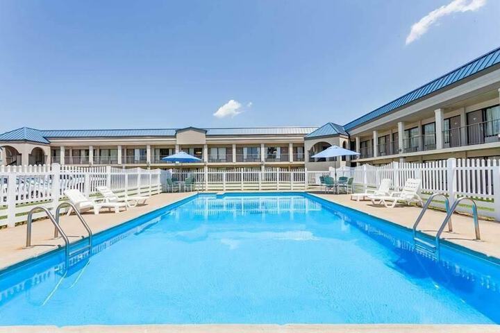 Pools & Facilities