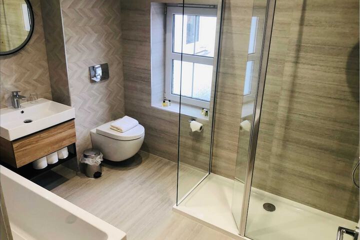 Room 52 of 117