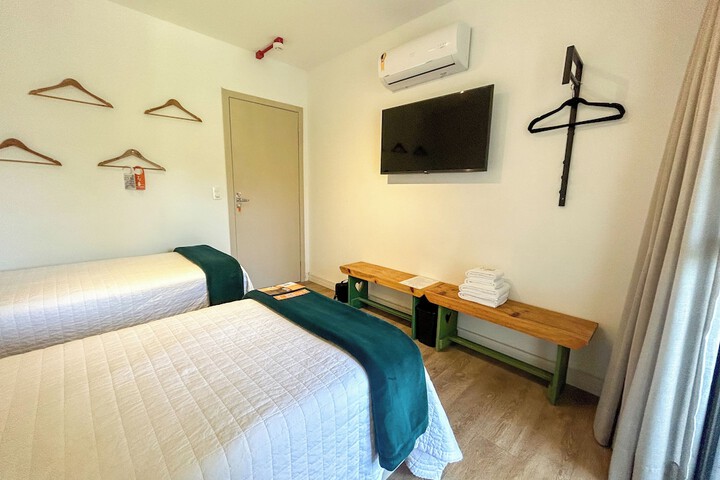 Room 33 of 65