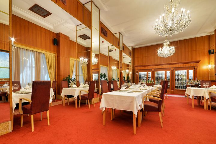 Dining 57 of 81