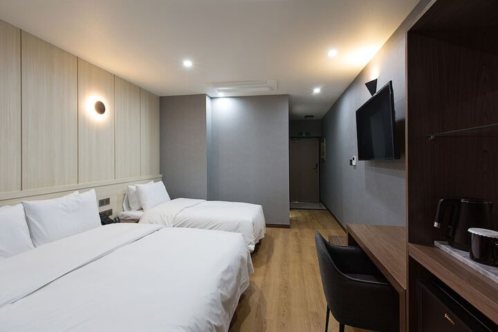 Room 31 of 54