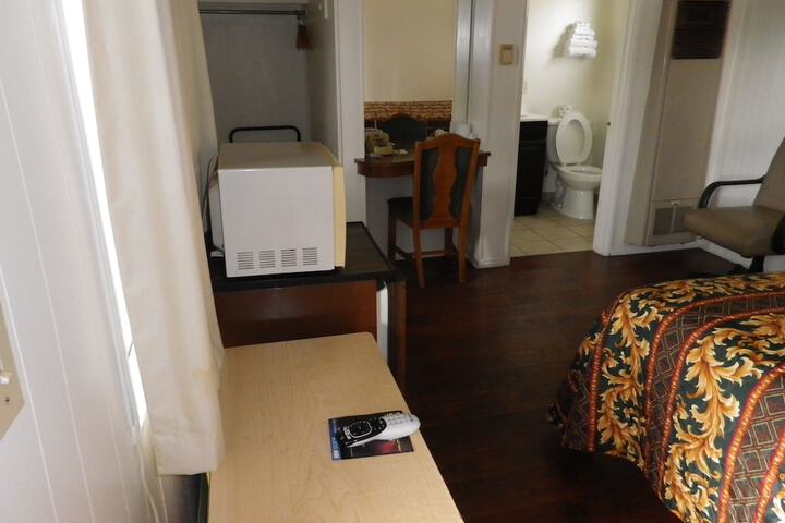 Room 3 of 10
