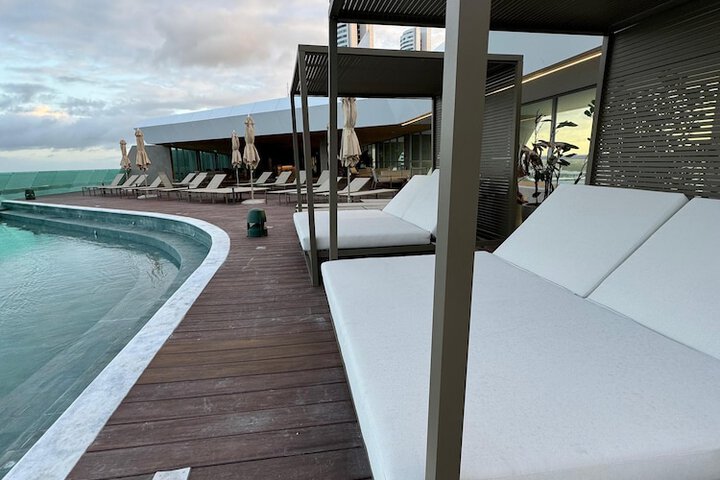 Pool 102 of 237