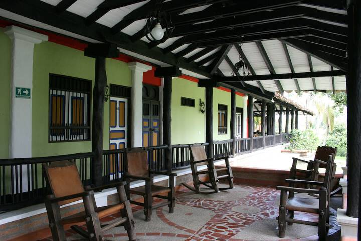 Ballroom/Hall 79 of 153