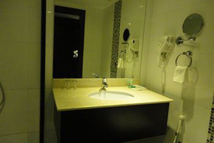 Room 5 of 47