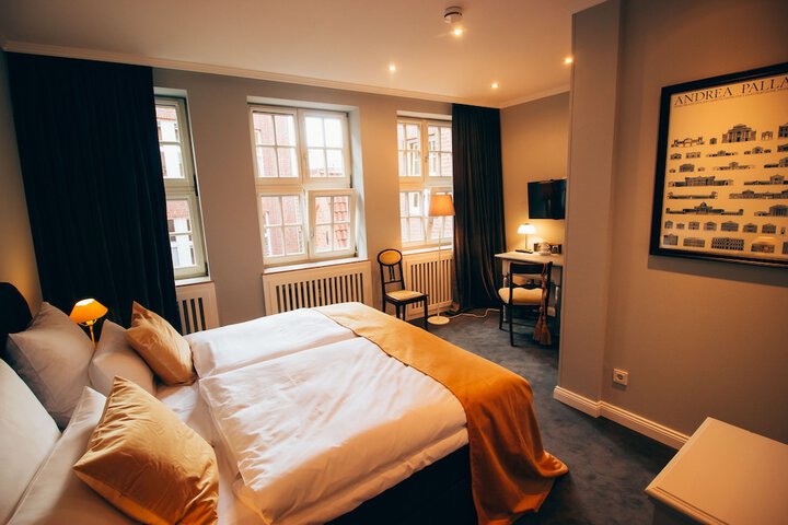 Room 19 of 47