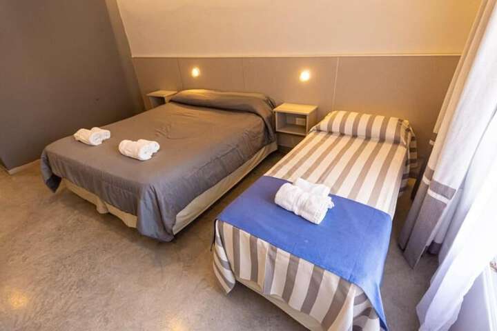 Room 4 of 16