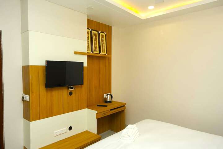 Room 9 of 17