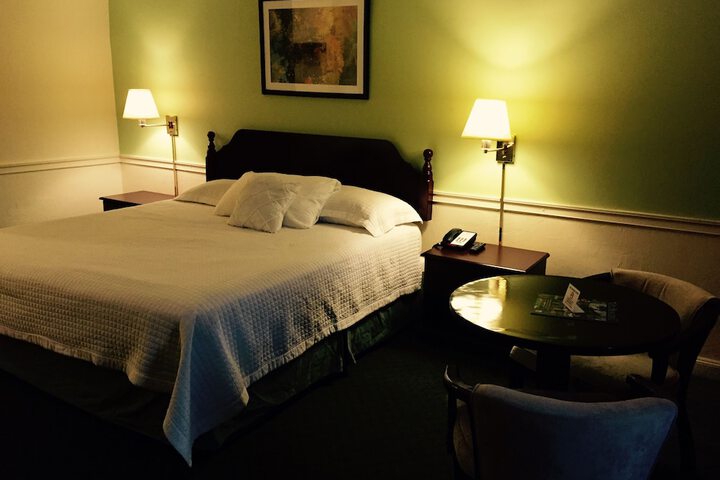 Standard | King Bed (6 of 10)