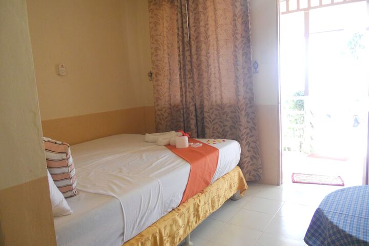 Room 4 of 83