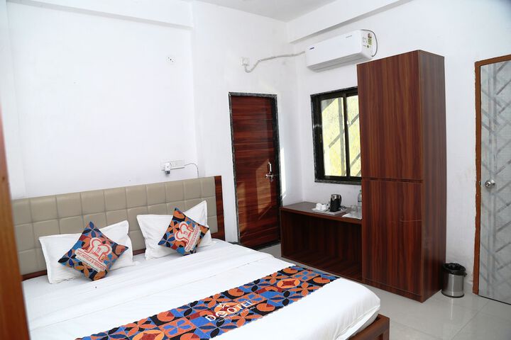 Room 8 of 14
