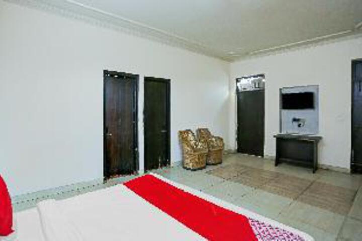 Oyo 73745 Hotel Royal Green Residency