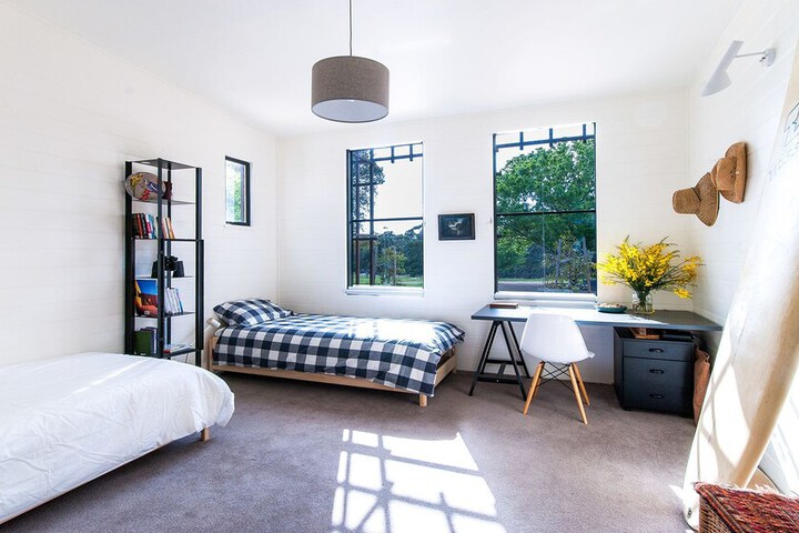 Room 2 of 5