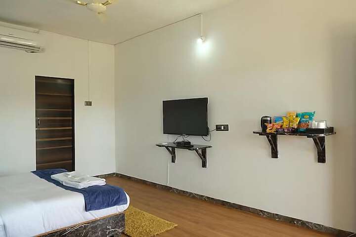 Room 8 of 27