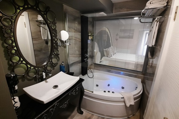Jetted tub