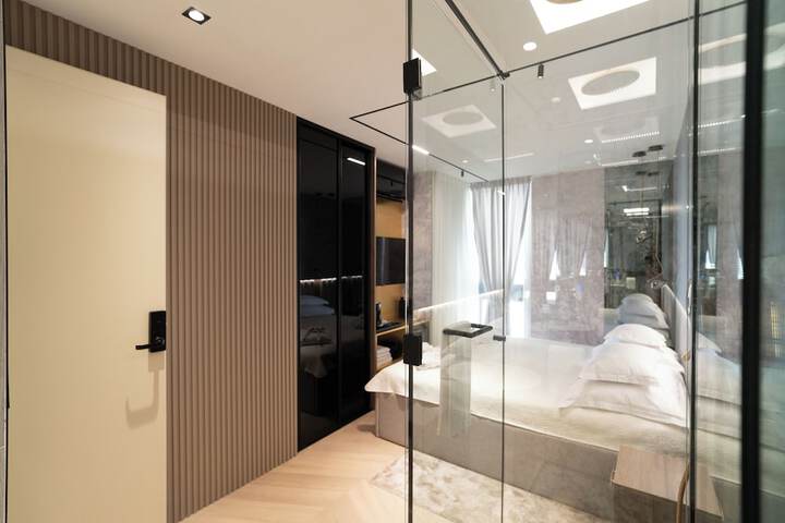 Room 8 of 45