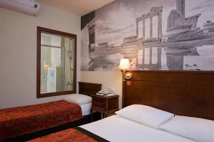 Room 10 of 120