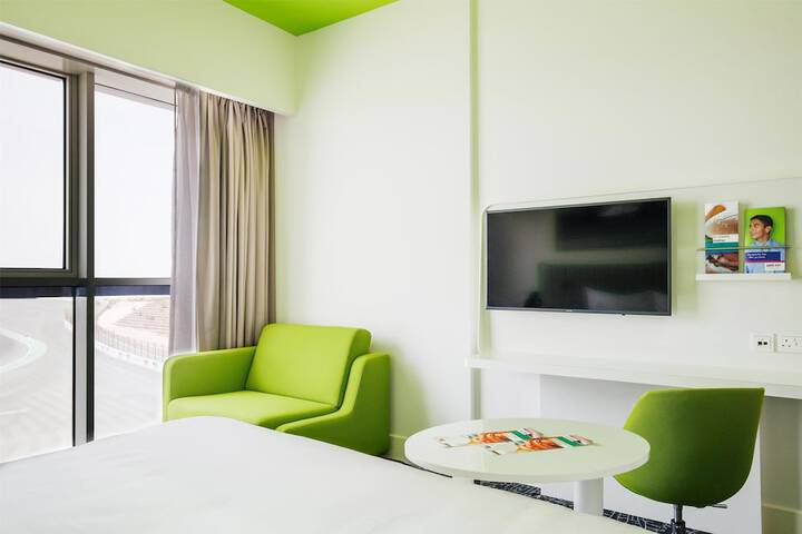 Room 32 of 111