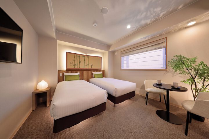 Room 4 of 22