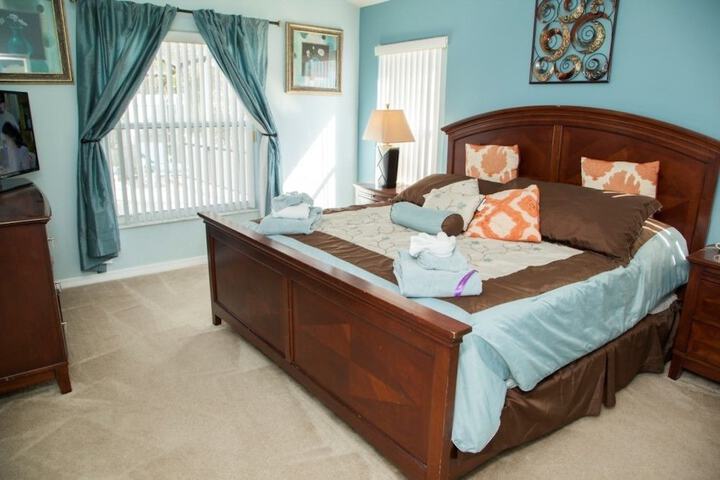 Room 4 of 36
