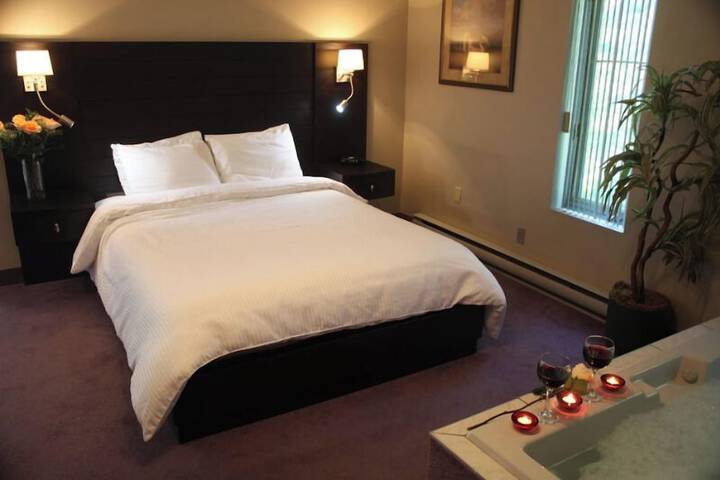 1 Queen Bed (1 of 18)