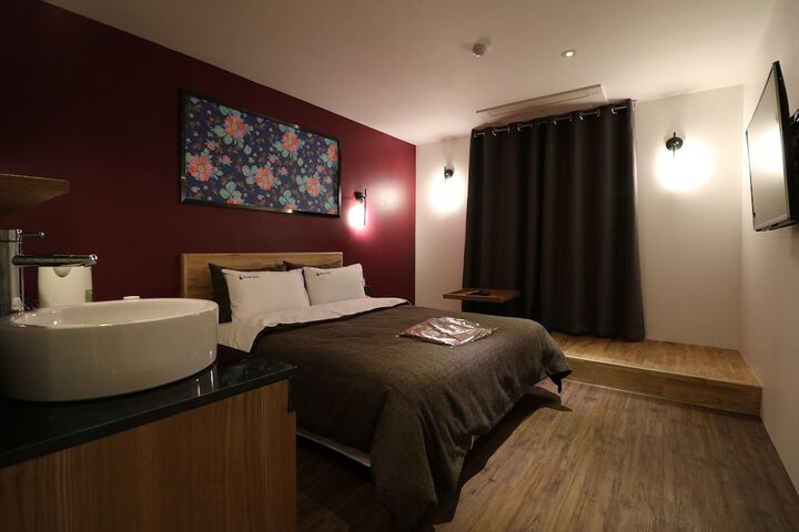 Room 6 of 29