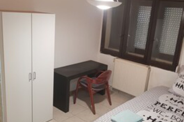 Room 9 of 12