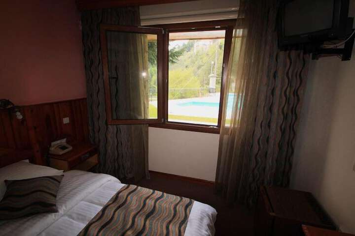 Room 2 of 31