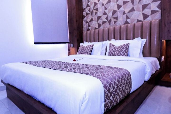 Room 2 of 7