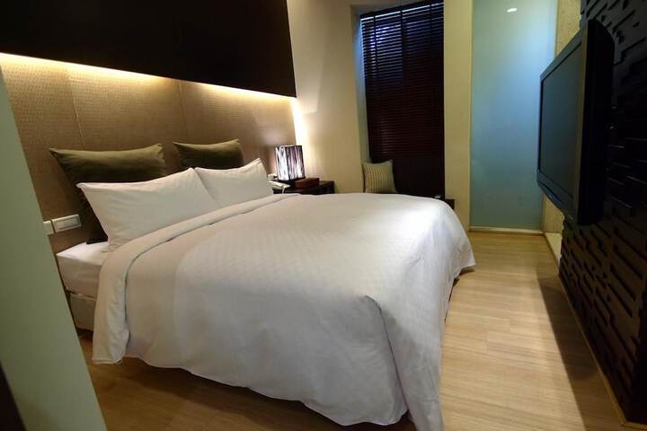 Room 3 of 28