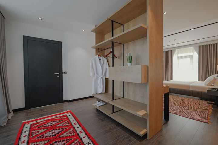 Room 4 of 167