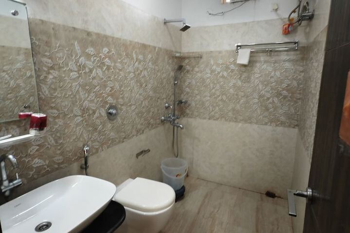 Room 18 of 25