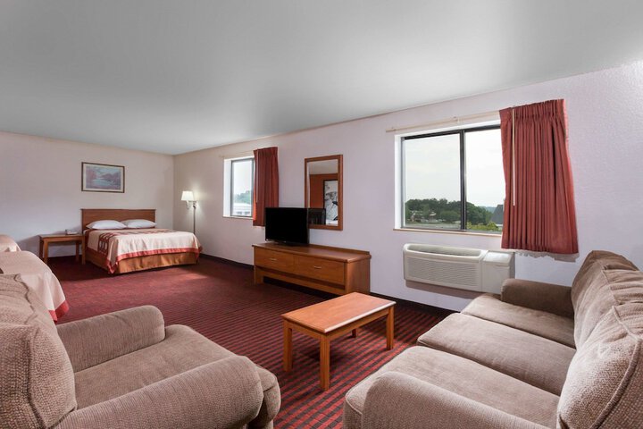 1 Queen Bed (14 of 14)