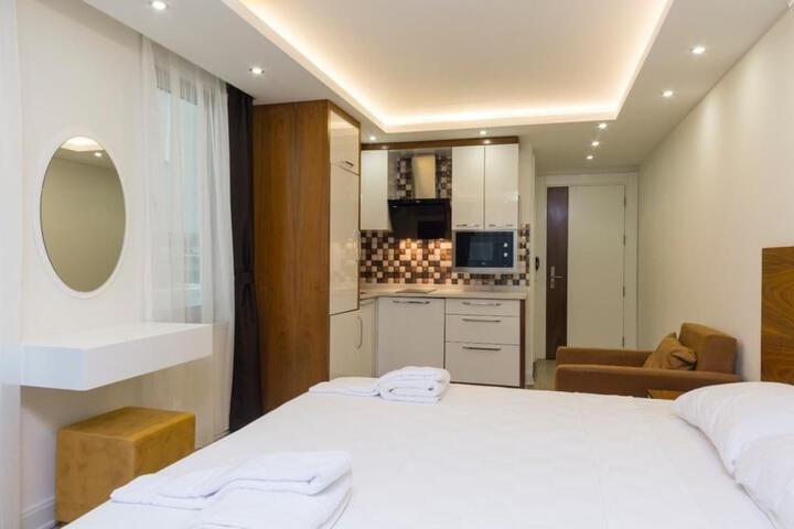 Room 2 of 20
