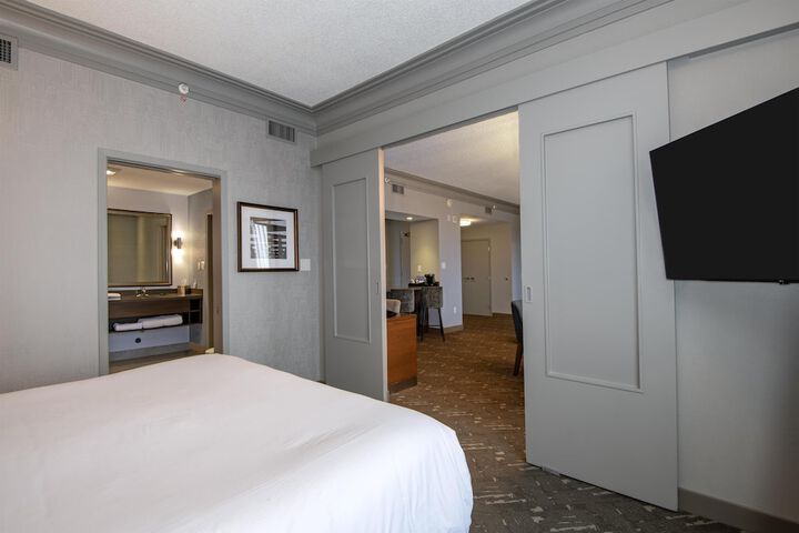Room 16 of 102