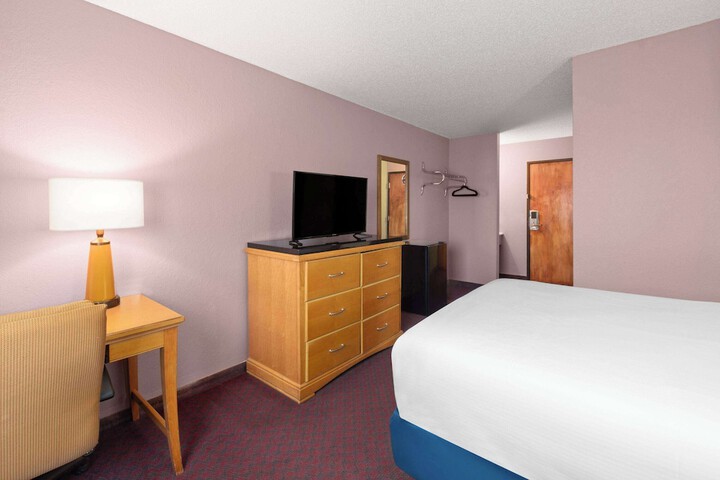 Room 26 of 47